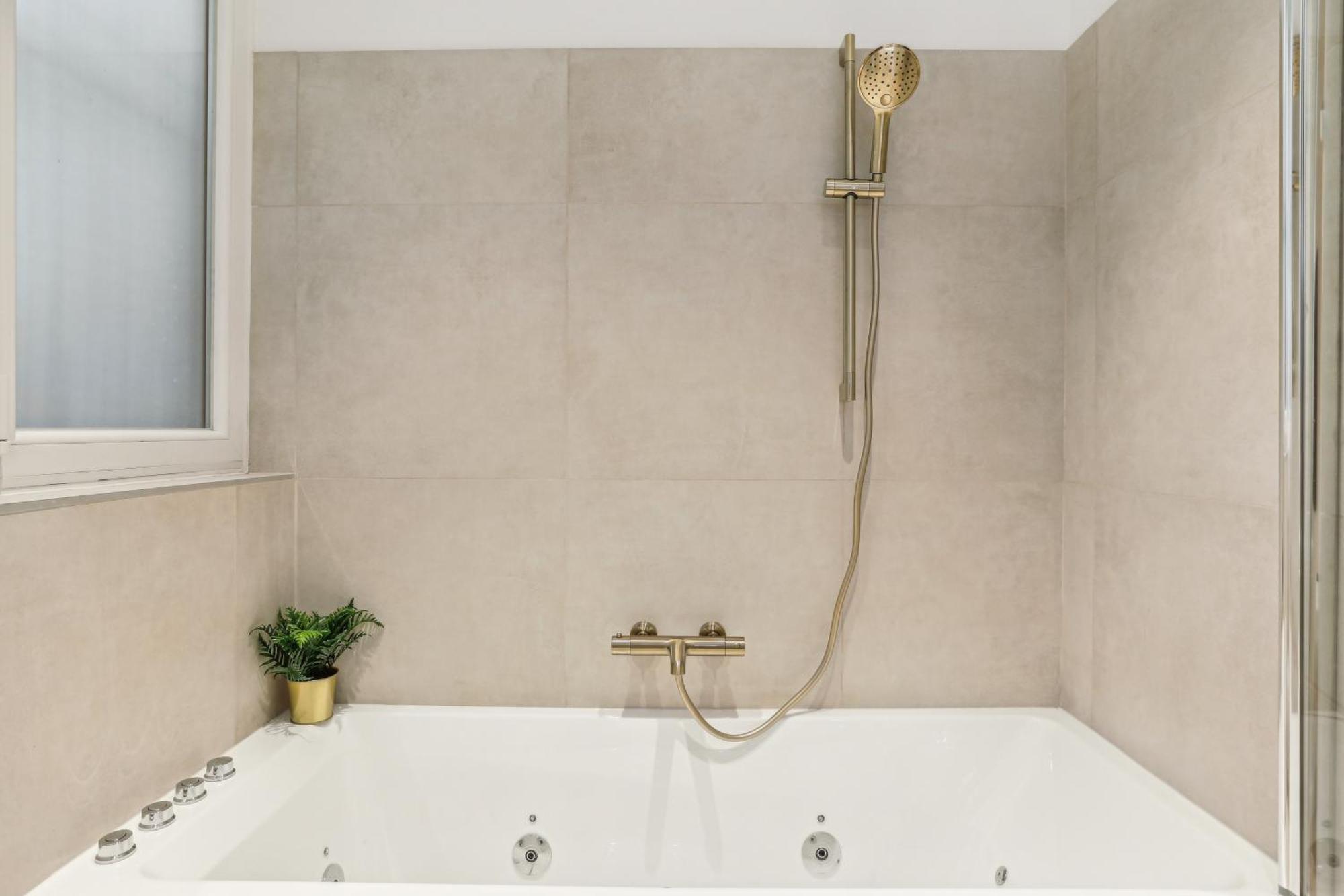 Lavie Maison Hot Tub And Ac Near Arc De Triomphe Paris