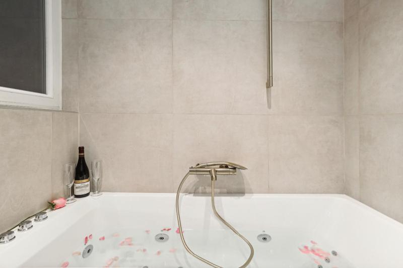 Appartement Lavie Maison Hot Tub And Ac Near Arc De Triomphe Parijs